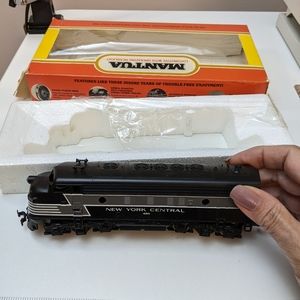 MANTUA New York Central 1650 Locomotive w Operating Headlight Engine 411-22 , HO